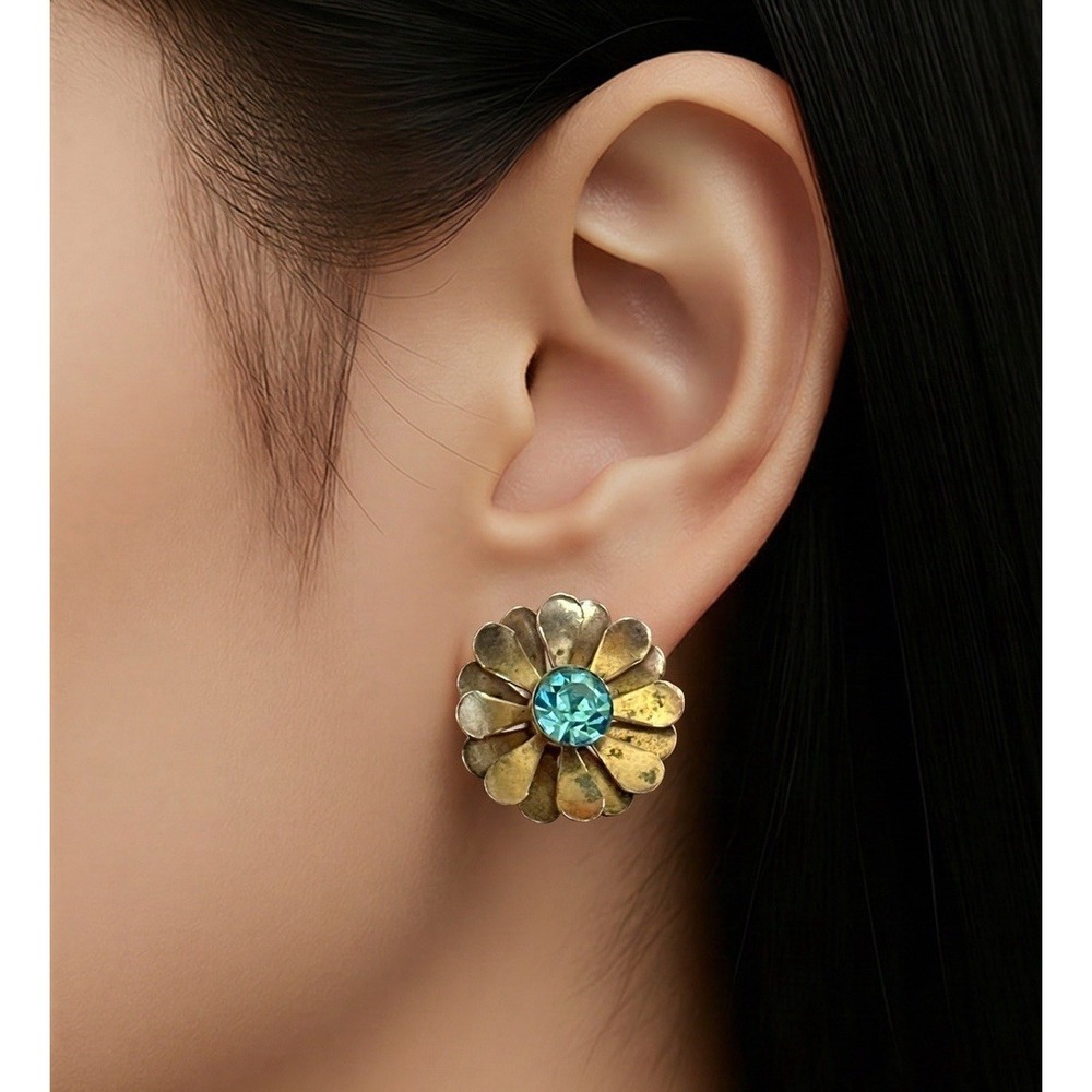VTG ESTATE SIGNED NEMO BLUE RHINESTONE Flower SCREW Back EARRINGS